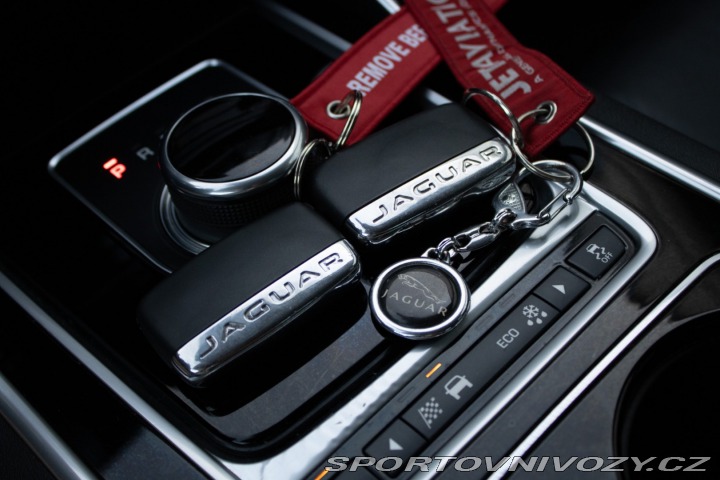 Jaguar XE 2.0 I4D E-Performance AT 2017