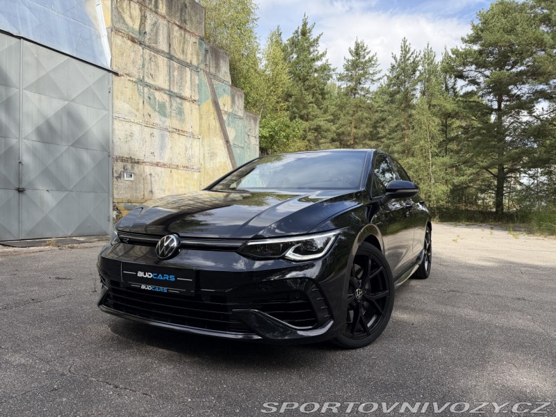 Volkswagen Golf 8R Performance Akrapovič