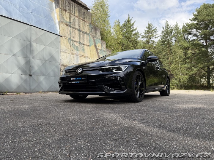 Volkswagen Golf 8R Performance Akrapovič 2023
