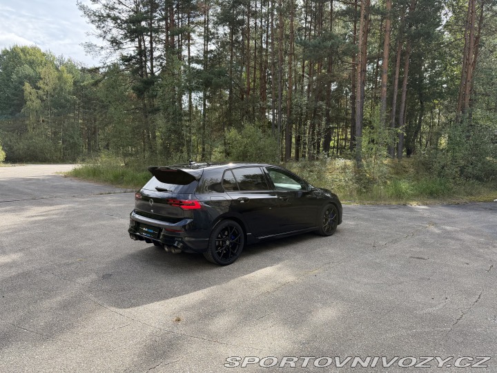 Volkswagen Golf 8R Performance Akrapovič 2023