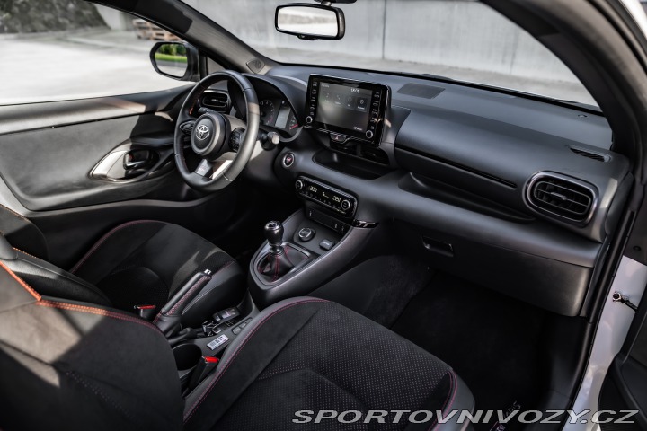 Toyota Yaris PERFORMANCE/SPORT 2021