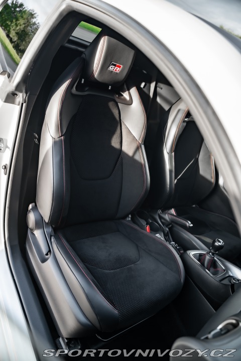 Toyota Yaris PERFORMANCE/SPORT 2021