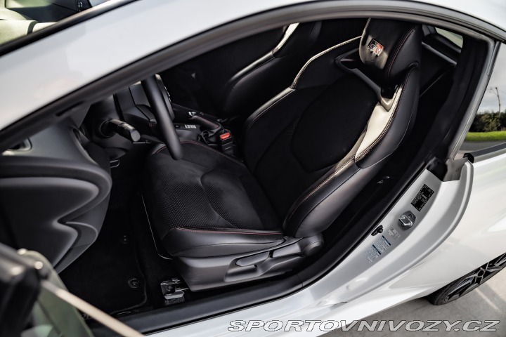 Toyota Yaris PERFORMANCE/SPORT 2021