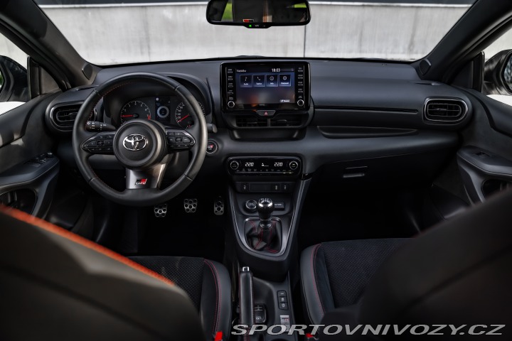 Toyota Yaris PERFORMANCE/SPORT 2021