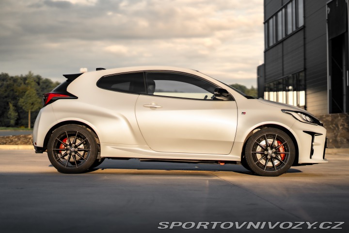 Toyota Yaris PERFORMANCE/SPORT 2021