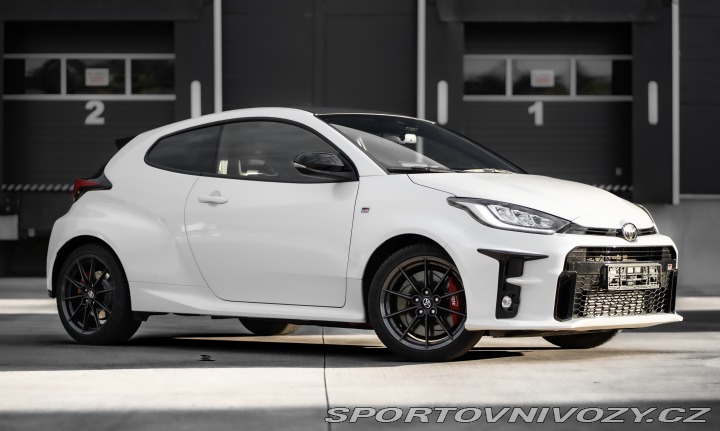 Toyota Yaris PERFORMANCE/SPORT 2021