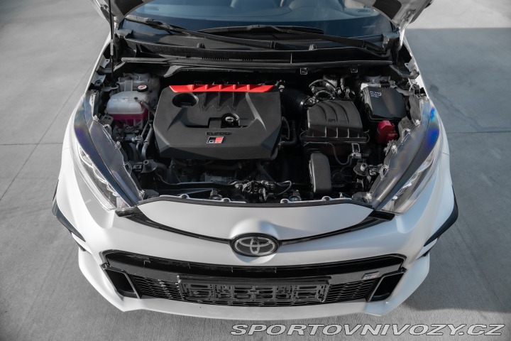 Toyota Yaris PERFORMANCE/SPORT 2021
