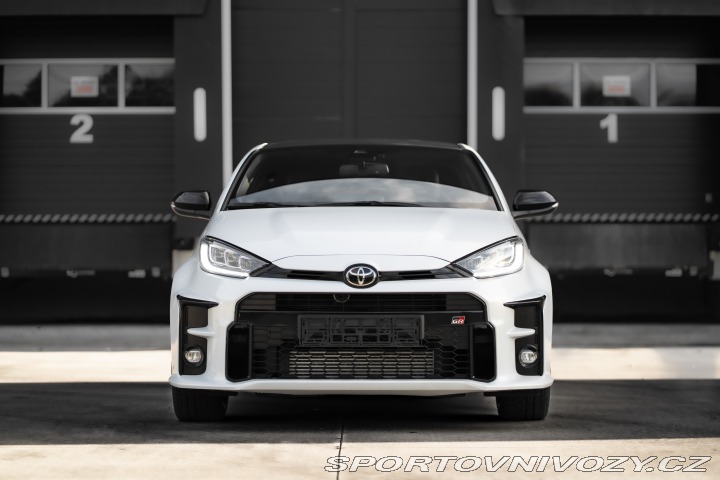 Toyota Yaris PERFORMANCE/SPORT 2021