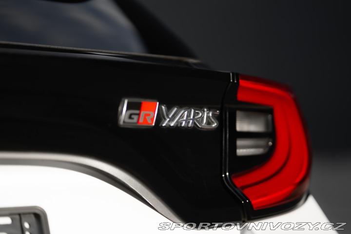 Toyota Yaris PERFORMANCE/SPORT 2021