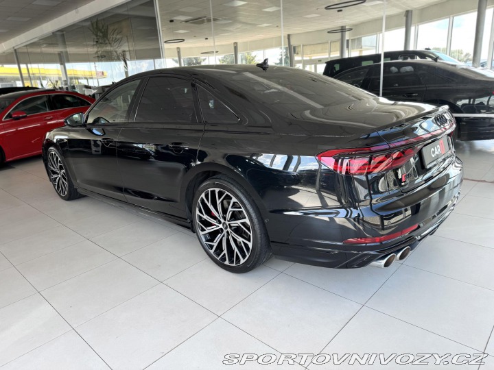 Audi S8 1800