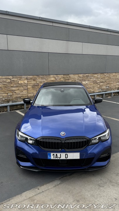 BMW 3 330i, M-Paket, Střešní ok 2019
