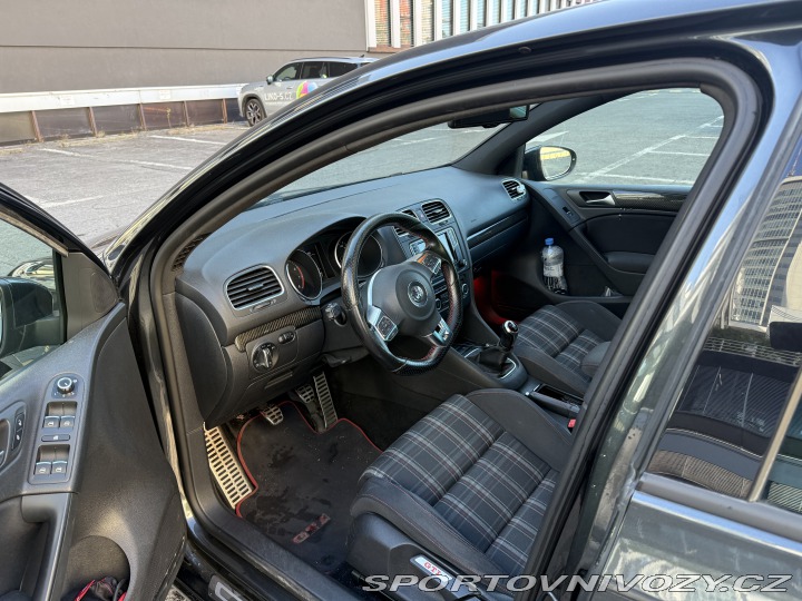 Volkswagen Golf GTI 2011