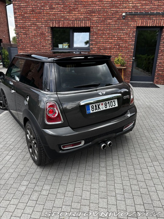 Mini Cooper S 1,6   l. 135kw 2011