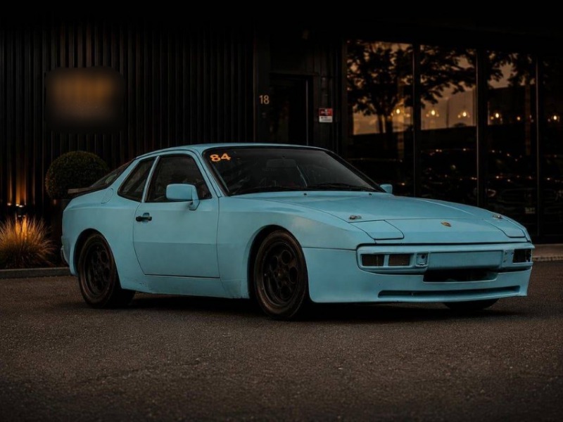 Porsche 944