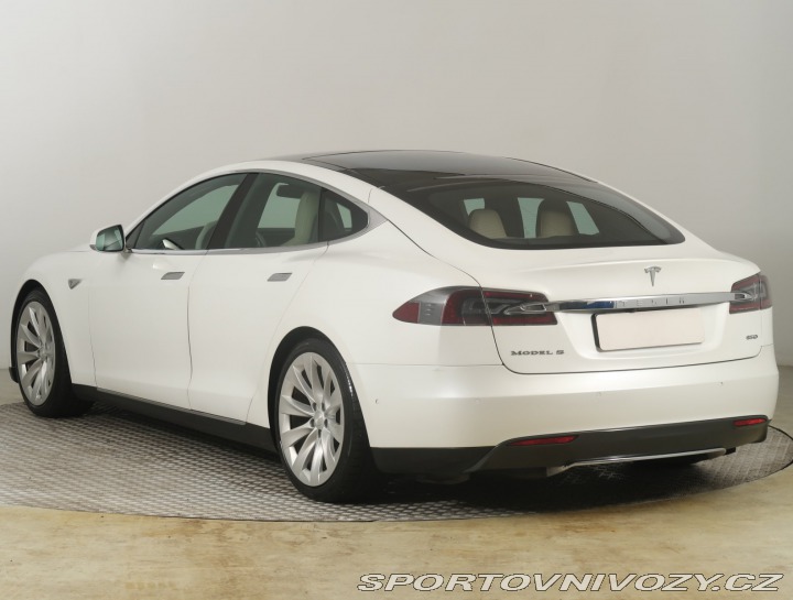Tesla Model S 85D 2015