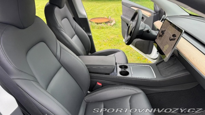 Tesla Model Y 0,0   LR AWD | 1/2023 | t 2026