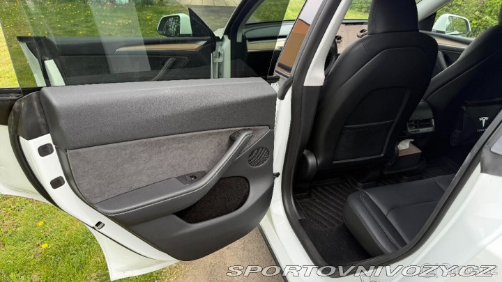 Tesla Model Y 0,0   LR AWD | 1/2023 | t 2026