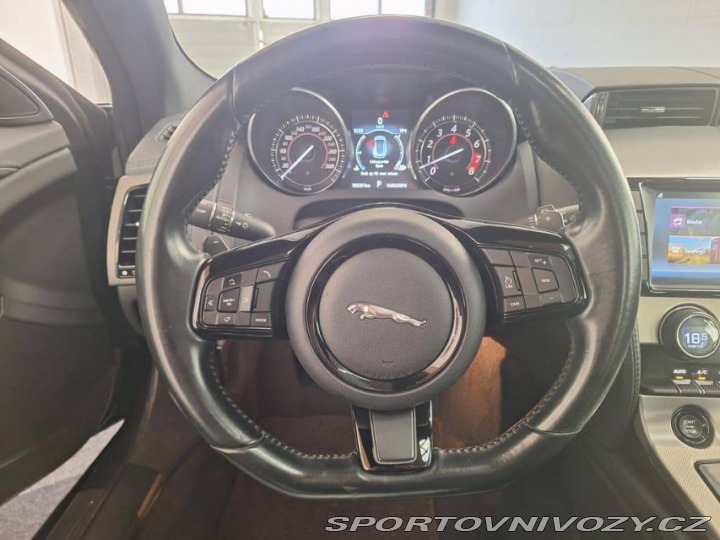Jaguar F-Type V6 2015
