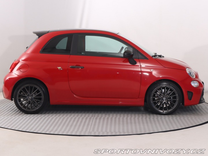 Fiat 500 Abarth 695 2024