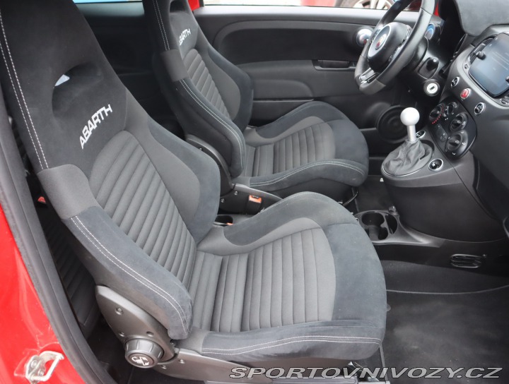 Fiat 500 Abarth 695 2024