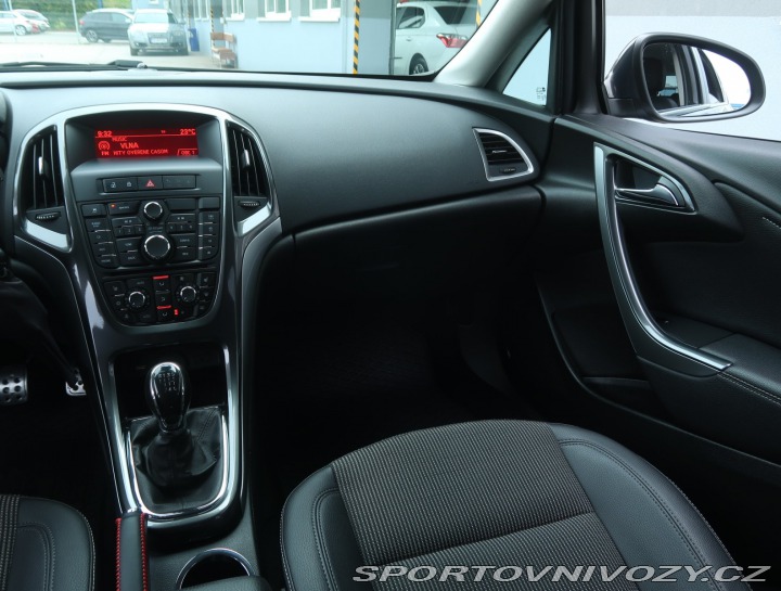 Opel Astra 1.6 T 2014