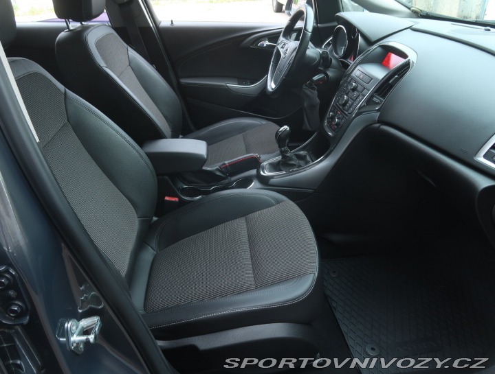 Opel Astra 1.6 T 2014