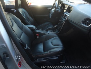 Volvo V40 Cross Country  2.0 T5 2015