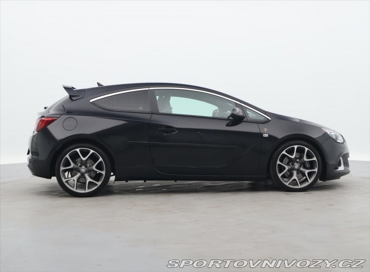 Opel Astra 2,0 T 206kW OPC Black Edi 2016