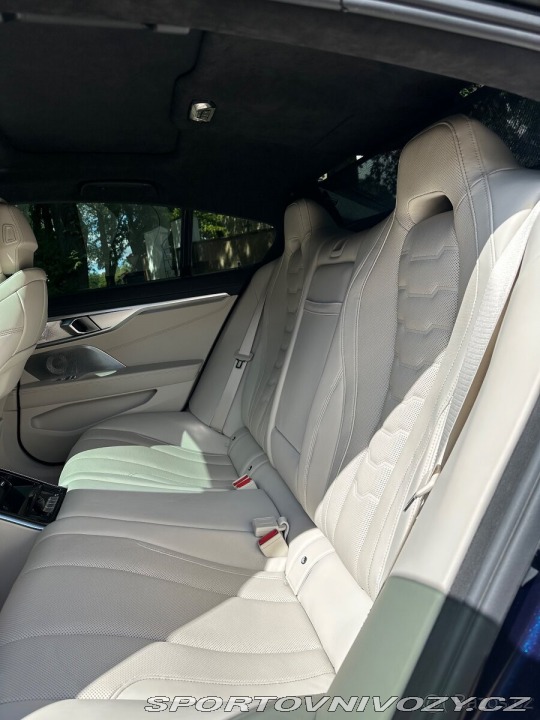 BMW 8 840i 1800