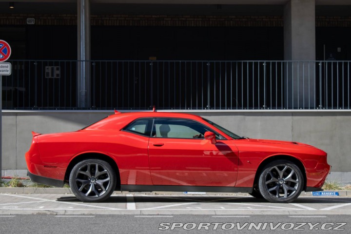 Dodge Challenger 3.6 SXT / 227kW / A8 / Z 2019