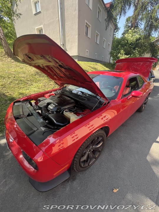 Dodge Challenger SXT PLUS 2015
