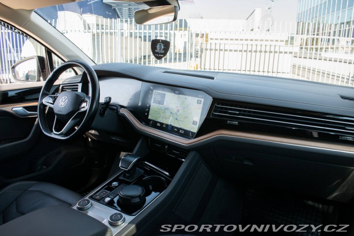 Volkswagen Ostatní modely Touareg 3.0 TDI R-Line 4Motion / 2020