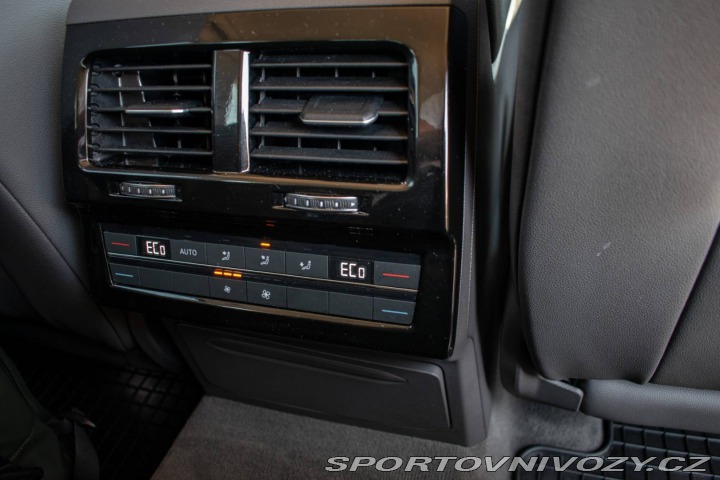 Volkswagen Ostatní modely Touareg 3.0 TDI R-Line 4Motion / 2020