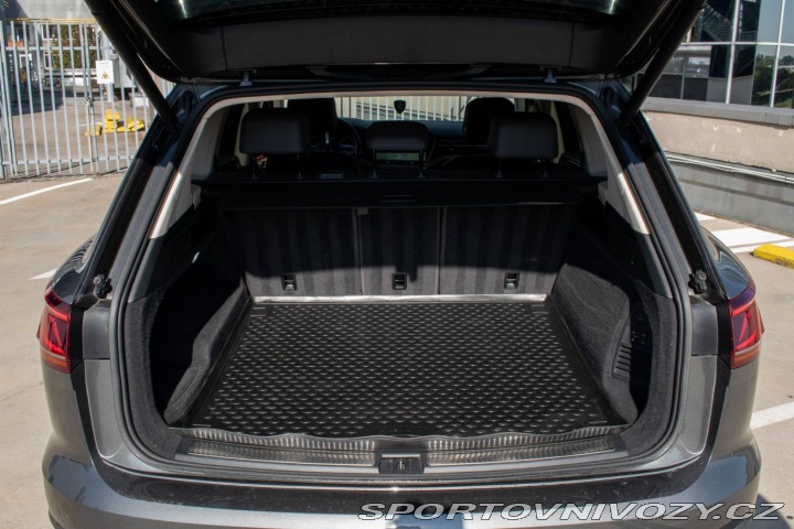 Volkswagen Ostatní modely Touareg 3.0 TDI R-Line 4Motion / 2020