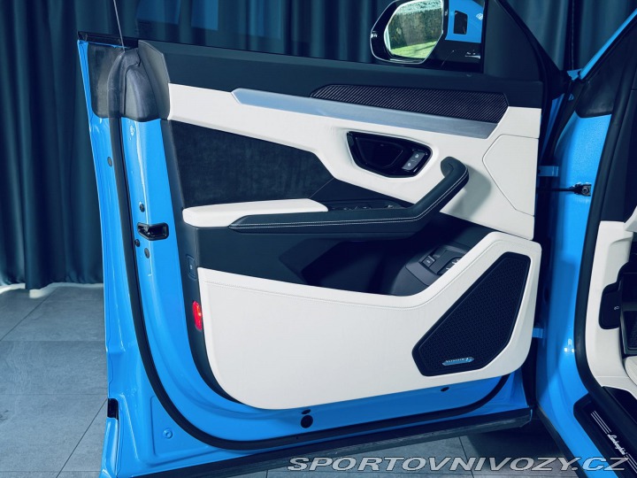 Lamborghini Urus S 23 MASAŽ HUD CARBON ZÁR 2024