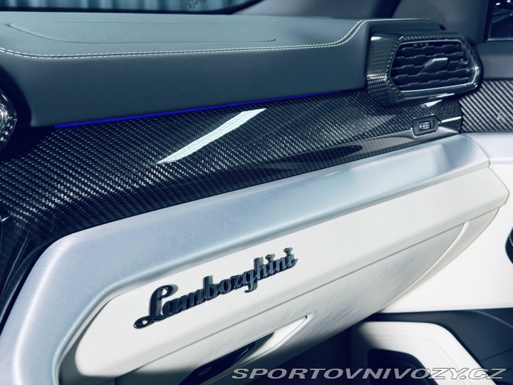 Lamborghini Urus S 23 MASAŽ HUD CARBON ZÁR 2024