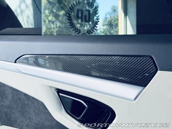 Lamborghini Urus S 23 MASAŽ HUD CARBON ZÁR 2024