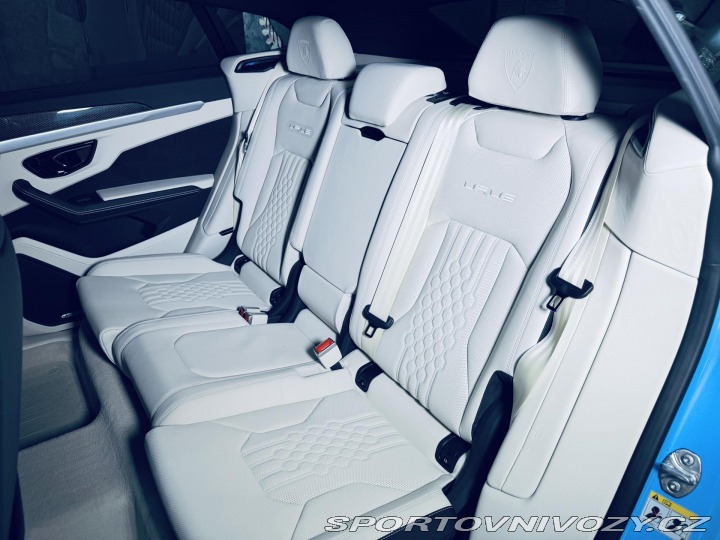 Lamborghini Urus S 23 MASAŽ HUD CARBON ZÁR 2024
