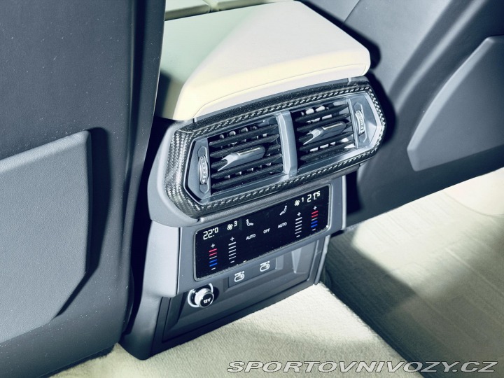 Lamborghini Urus S 23 MASAŽ HUD CARBON ZÁR 2024