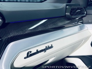 Lamborghini Urus S 23 MASAŽ HUD CARBON ZÁR 2024