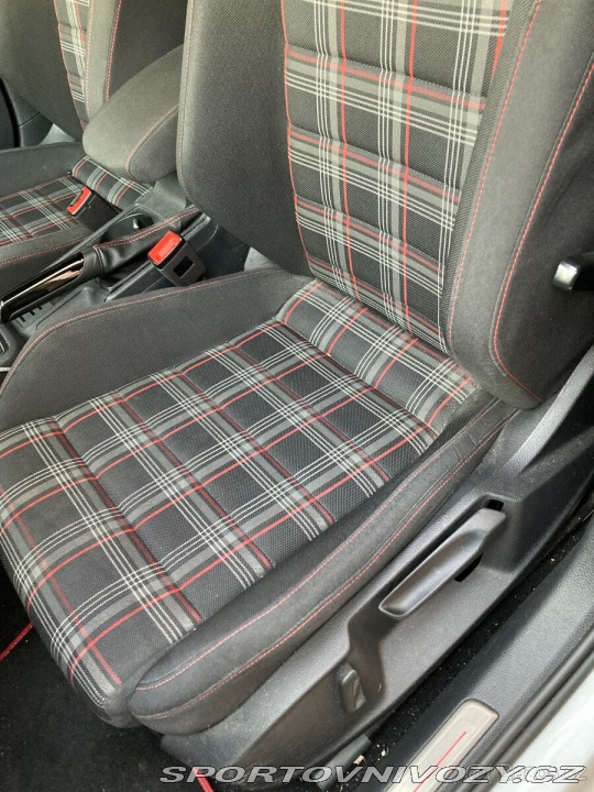Volkswagen Golf 2,0 GTI Manuální ruční 2017