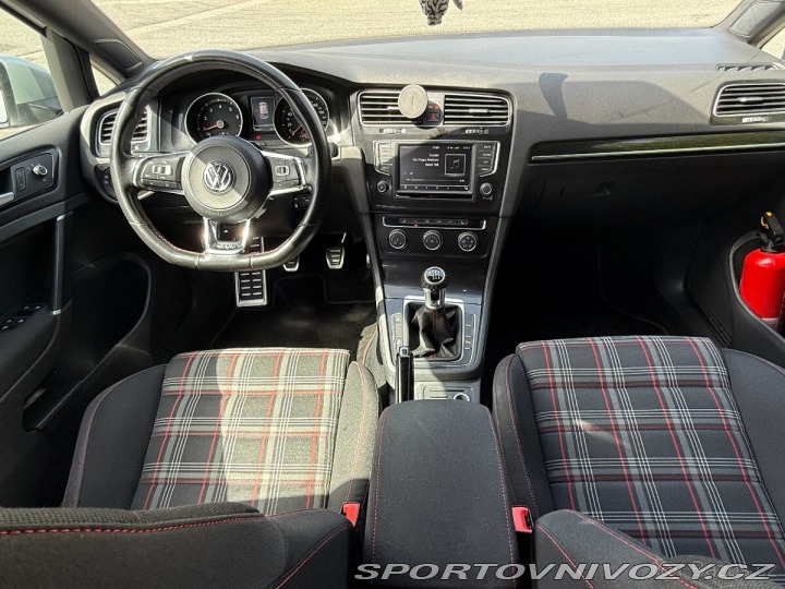 Volkswagen Golf 2,0 GTI Manuální ruční 2017