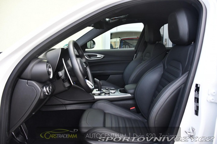 Alfa Romeo Giulia 2.0T 16V 206kW VELOCE AT8 2024