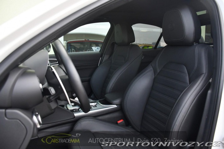 Alfa Romeo Giulia 2.0T 16V 206kW VELOCE AT8 2024
