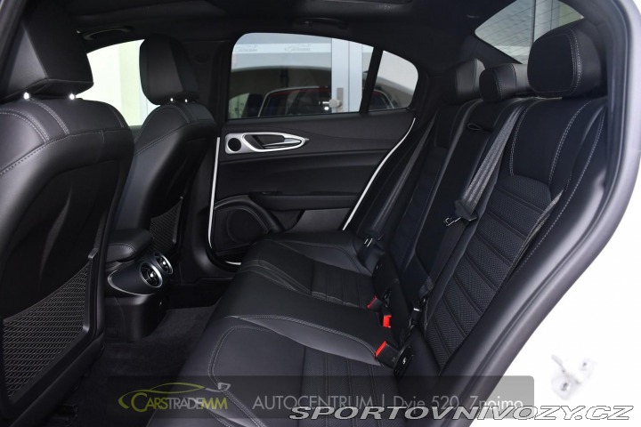 Alfa Romeo Giulia 2.0T 16V 206kW VELOCE AT8 2024