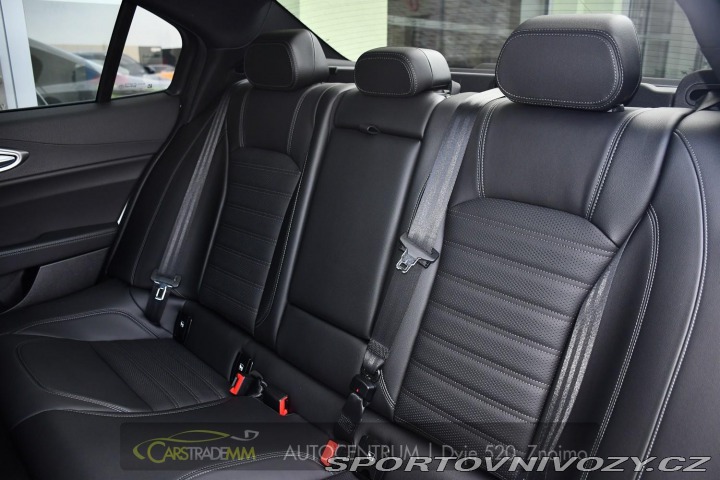 Alfa Romeo Giulia 2.0T 16V 206kW VELOCE AT8 2024