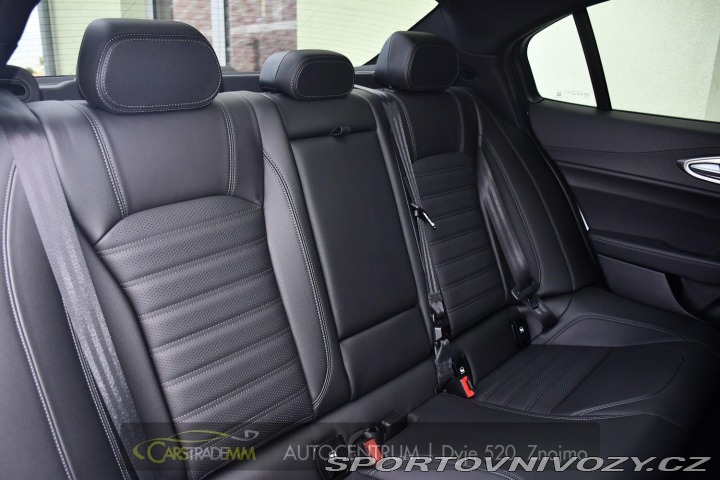 Alfa Romeo Giulia 2.0T 16V 206kW VELOCE AT8 2024