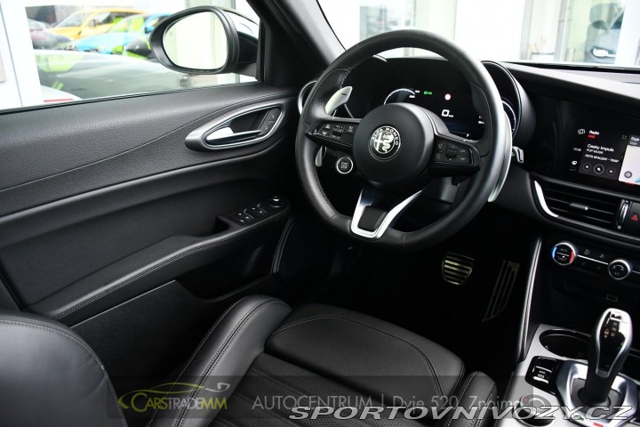 Alfa Romeo Giulia 2.0T 16V 206kW VELOCE AT8 2024