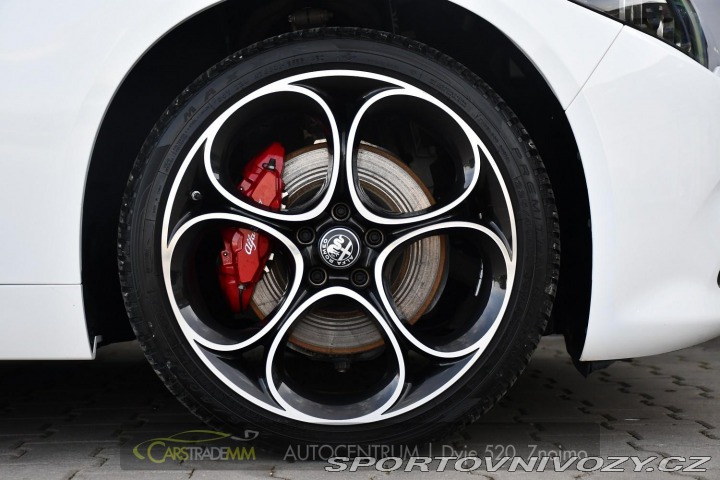 Alfa Romeo Giulia 2.0T 16V 206kW VELOCE AT8 2024