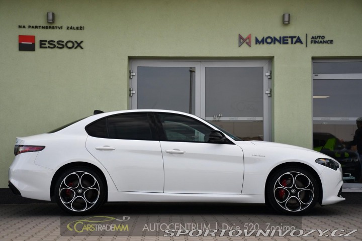Alfa Romeo Giulia 2.0T 16V 206kW VELOCE AT8 2024